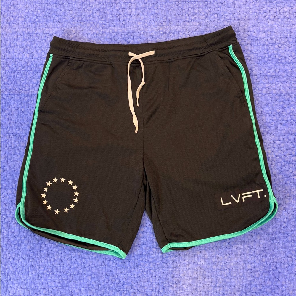 Live Fit shorts. Mp-3